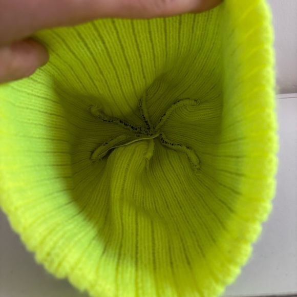 Nike youth kids boys black yellow stripe winter ribbon knit beanie cap - Picture 4 of 5